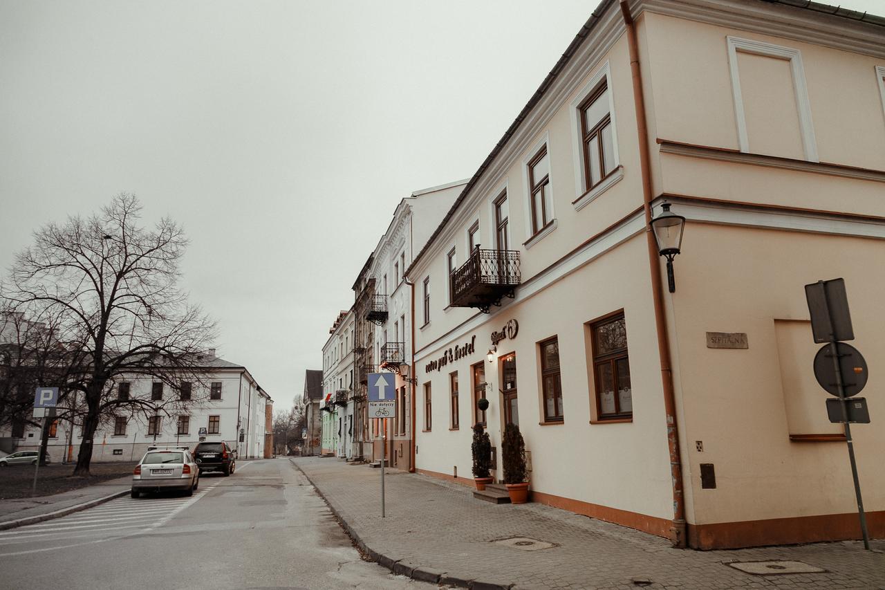 ראדום Rynek 6 Retro Pub & Hostel מראה חיצוני תמונה